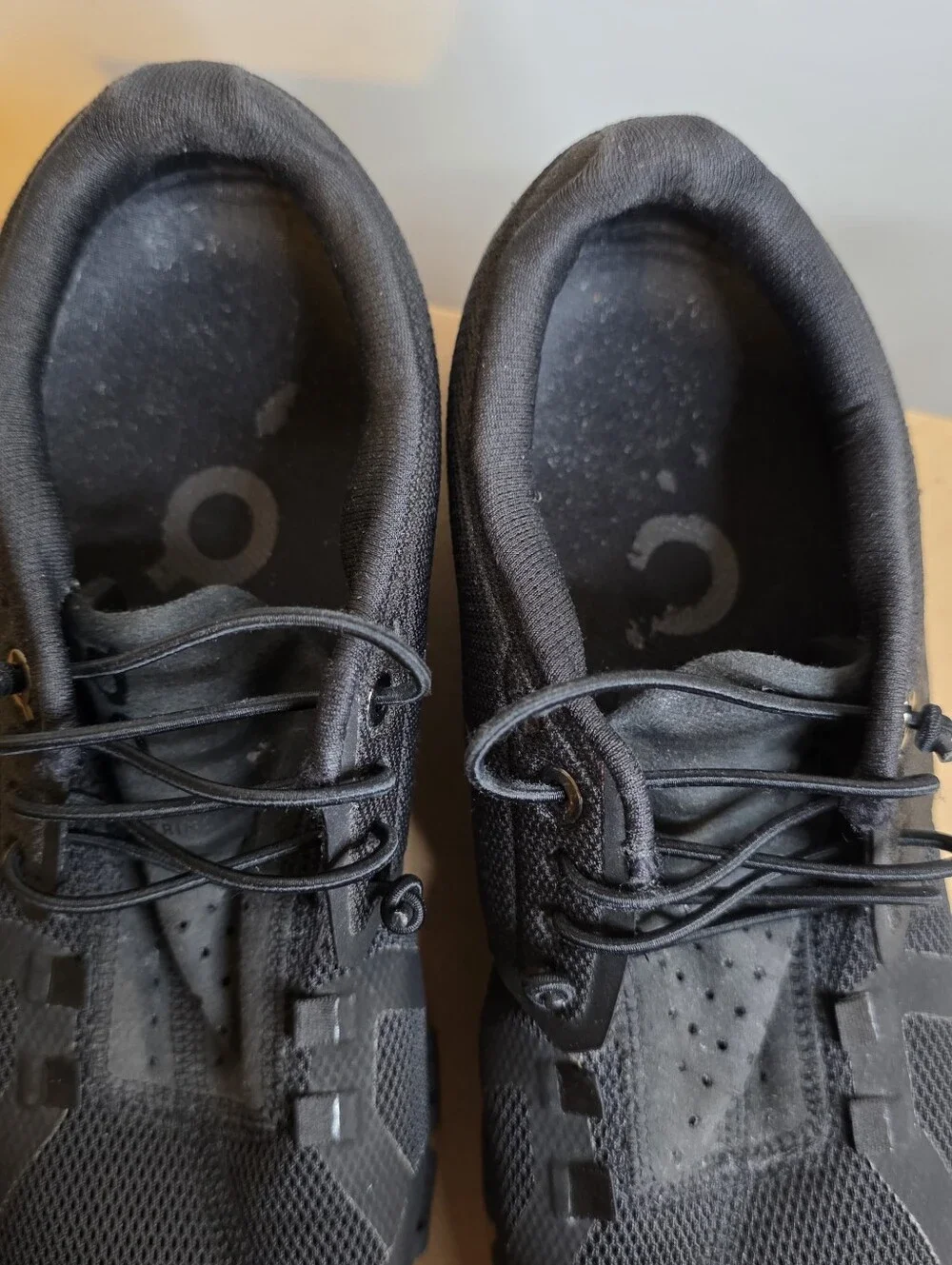 On Running Swiss Engineering Women Black Sneakers Size 6.5